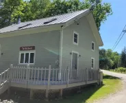 6 Min from Stratton, King Beds, Dogs OK, Jacuzzi Tub, Wrap Around Deck!