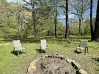 Peaceful cabin steps away from the creek, convenient access to ATV trails!