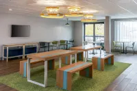 Spark by Hilton Denver International Airport