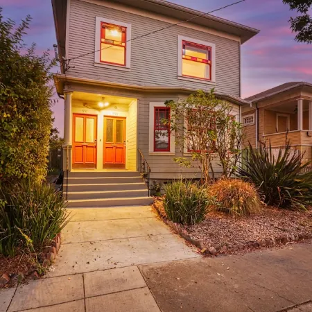 Attractive condo w sunny backyard in peaceful neighborhood