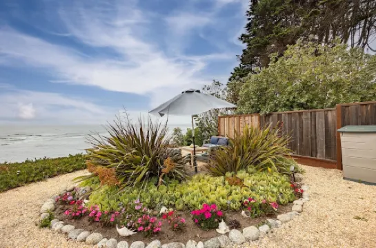 OCEAN FRONT Beach Cottage with Panoramic Views!!!