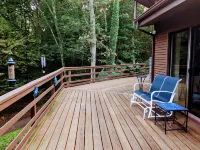 A Spacious Treetops Reunion/ Retreat/Event Venue! Sleeps 10-12. Seasonal Pool!