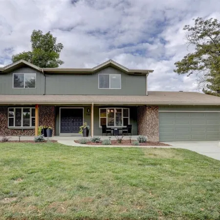 Modern 5 BR - Large Yard + BBQ + Kid's Playhouse + Game Room + Great WiFi
