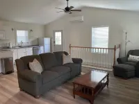 Bright carriage house steps from rail trail and river & 45 minutes to Penn State