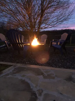 Minutes from New River Gorge!  Country setting - great for families and friends! Hotels near New River Gorge