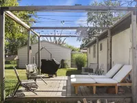 The Rosie Roots - Cozy Pet Friendly House Hotels in Greenfield