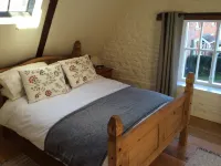 Primrose Hall Holiday Cottage, near Rutland Water Hotels near Oakham Castle
