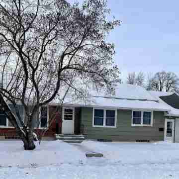 Clean, Fun, Comfy Ranch Home Near Parks, 2.5 mi to Mayo w Pingpong and Playroom Hotel Exterior