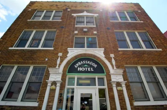 Beautiful 1BR downtown condo near EVERYTHING!