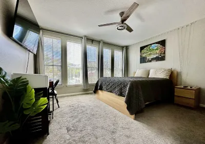 Longhorn Nights in Austin, stay with us for UT Football, F1, ACL, SXSW & BBQ !