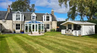 Full house with established garden, summer house, outdoor entertainment area Hotels near Anagach Wood