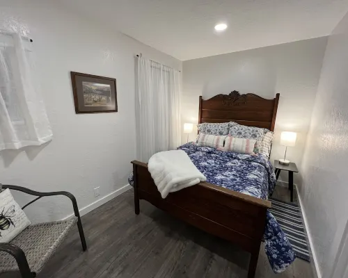 Cozy cottage in downtown Hamilton in the heart of the Bitterroot Valley. Hotels in Hamilton