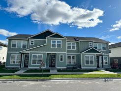 Montana Modern Luxury Townhome - 3 bedroom - Quiet - Convenient