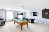 4Bedroom with King bed/ Suite Downstairs