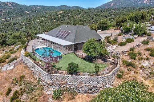Ahwahnee Hilltop Getaway - large modern home with amazing views