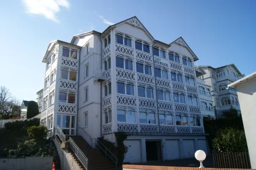 Quiet, yet centrally located apartment with lake view