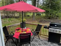 Relaxing tranquil setting, hot tub, fire pit; Pet friendly.