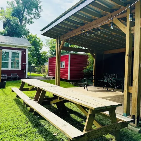 Charming 3-bedroom cottage in Downtown Sulphur