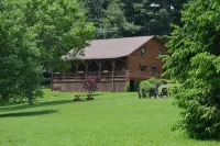Large Log Cabin On 12 Private Acres With Fishing Pond Near Mohican State Park - Chalets