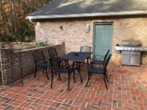 Beautiful Large Home Minutes from Lake Anna with Games & Hot Tub!!