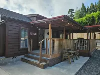 So much to enjoy at this 2-bedroom cottage in Charming Lakeside.