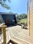 Unique Tilted Treehouse, Private Hot Tub, VIEW on acreage