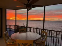 Beach front 1b/1b condo.  Amazing Sunsets and Resort Amenities
