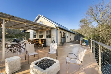 A "Willie" Nice House, with a Willie Nice View! 509 East Avenue, Marble Falls Отели в г. Марбл Фолс