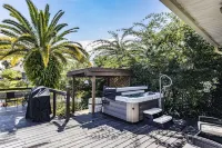 Serenity Waterfront 4Br w/ Private Dock, Heated Pool & Relaxing Hot Tub