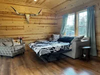 Spring Retreat with Private deck, pets welcome