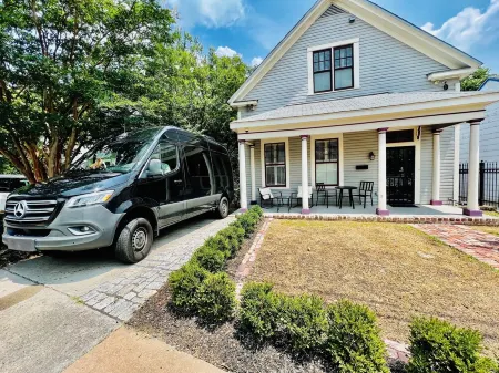 Downtown Macon Cottage Walking Distance to Dining & Music Venues. 2 King Beds. Отели в г. Мейкон