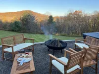 Modern Home: Hot Tub, Mountain Views & EV Charger