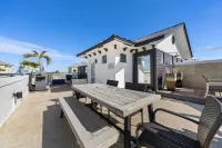 Luxurious 4 Bedroom Beach Villa steps from Hollywood Beach