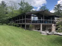 Nature’s Best  cabin1 hr. to PSU. Great view. Perfect for outdoorsman.  Sleeps 8