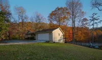Lakefront Norris Lake house. Dock, Minimal Stairs. Close to I-75, Jacksboro, TN