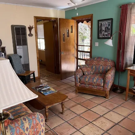 LA CASITA: Charm/Privacy, Stunning Patio, pet friendly