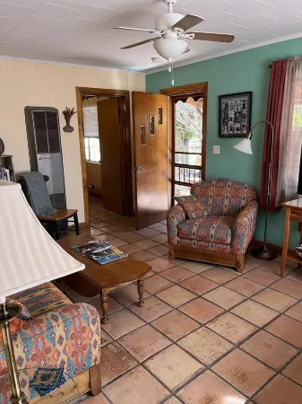 LA CASITA: Charm/Privacy, Stunning Patio, pet friendly