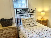 Walking Distance to Arena, Main Street, Mirror Lake, and Restaurants!