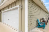 5-Min Walk to Beach! Mother in Law Suite Included* Steps to Pool & Pets Friendly - Gym