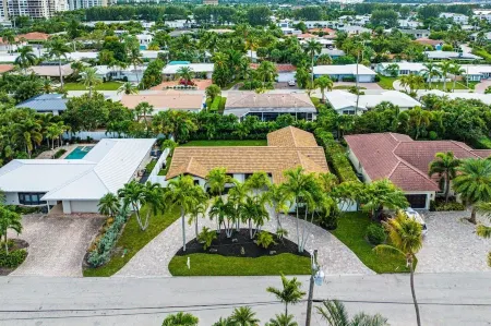 Stunning Paradise! Steps from the Beach+Pool+Golf