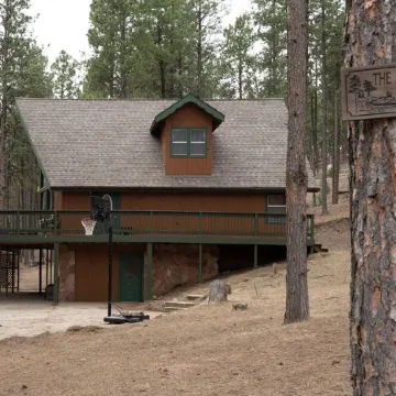 The Meadow Inn - Secluded Central Black Hills Cabin!  WiFi!