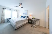 2N|*Holiday Special* Bright & Comfy Home| Gated Condo| Charm in KAT| Hotels near Katy Asian Town