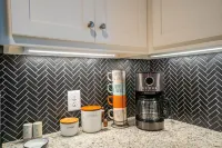 Hot-Tub+Game Room-Screened in Back deck with Fireplace-Walk to Helen