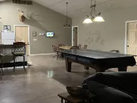 Family Retreat-fishing pond, pool table and double bunks!!