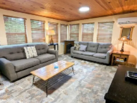 Cricket Hollow with Dock and private Lake Access Sleeps 6 Hotels in Murray County