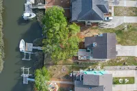 Oak Island home on the Davis Canal with private boat dock.