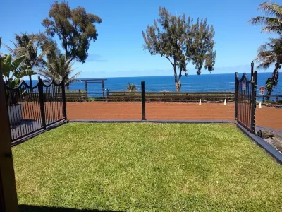 Luxury Oceanfront Apartment Gated Cliffside Estate - Solar - Beach 10m Walk Hāmākua Forest Reserve 주변 호텔