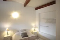 Charming village house Hotel a Bages