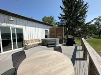 Brewery Bungalow w/ Hot Tub and Seneca Lake Views. Hotel a Hector