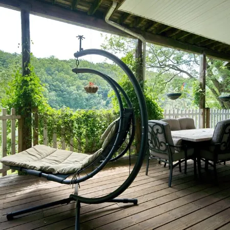 River Retreat with private apartment and deck on the beautiful Delaware River